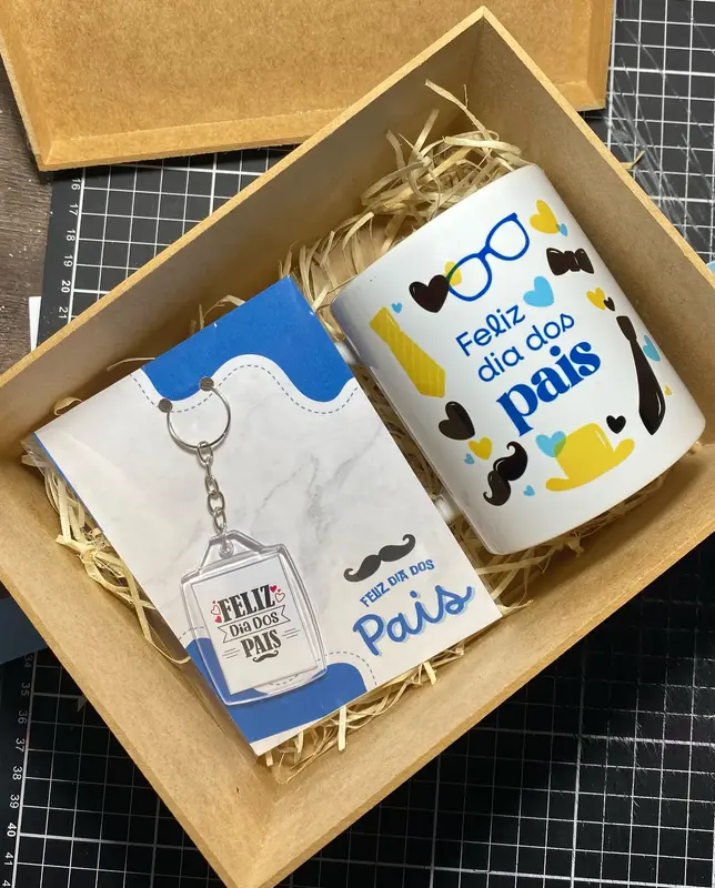 Caixa mdf com caneca e chaveiro